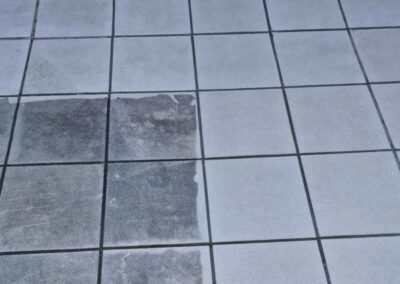 Nettoyage de terrasse avant et après par R-Wash